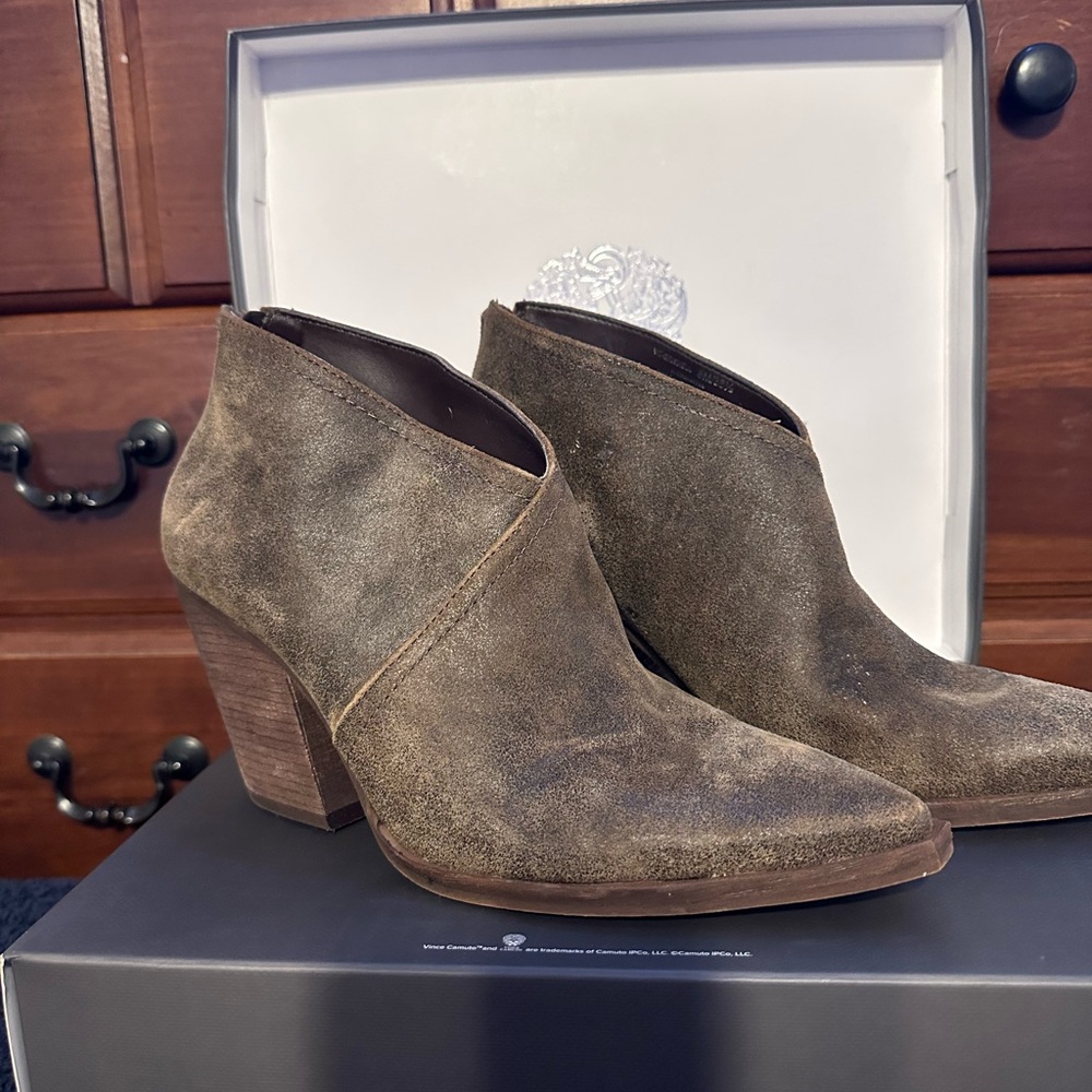 Adorable suede Vince Camuto booties